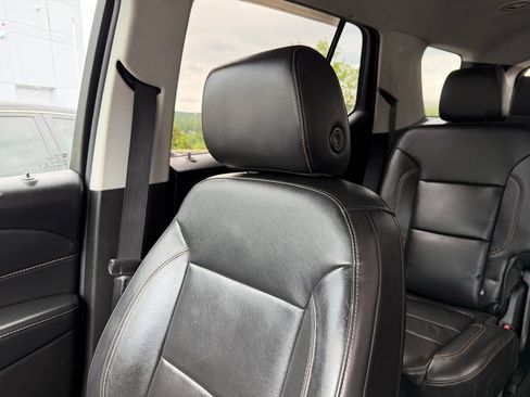 Used 2021 Chevrolet Traverse LT w/ LT Premium Package FWD image 24