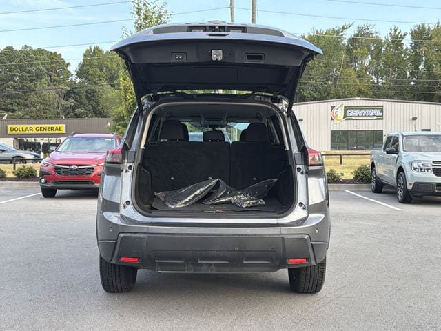 Used 2025 Nissan Rogue SV AWD/4WD image 14
