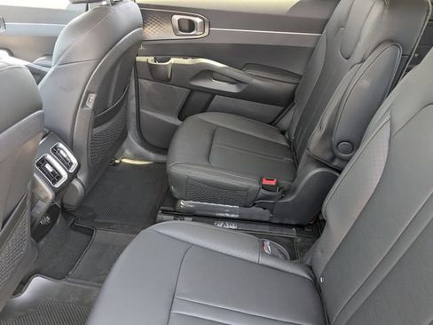 Certified 2025 Kia Sorento EX w/ EX Panoramic Sunroof Package AWD/4WD image 17