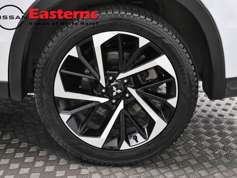Used 2024 Mitsubishi Outlander AWD image 32