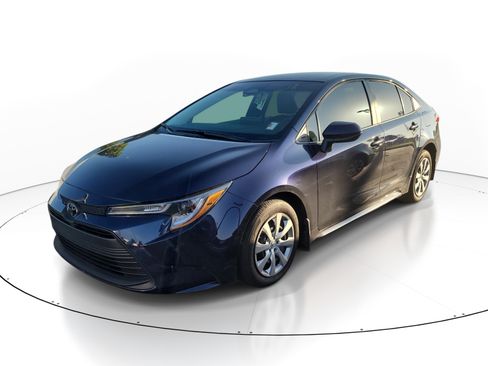 Used 2025 Toyota Corolla LE FWD image 3