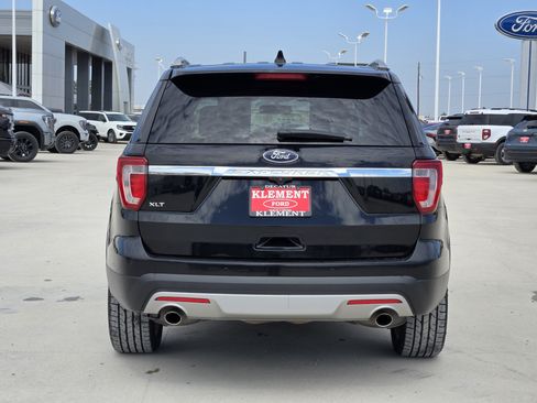Used 2017 Ford Explorer XLT w/ Equipment Group 202A FWD image 6