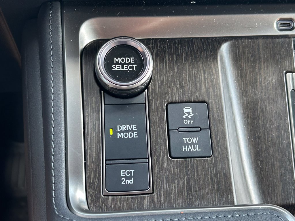 Used 2025 Lexus GX 550 w/ Accessory Package (2T) AWD/4WD image 38