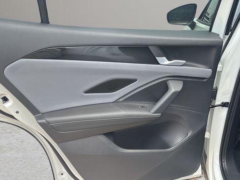 New 2026 Volkswagen Tiguan SE FWD image 14
