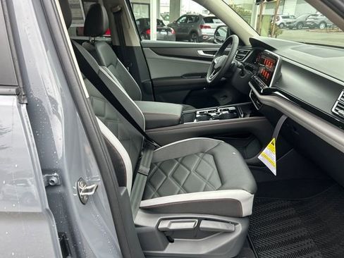 New 2026 Volkswagen Atlas Peak Edition image 9