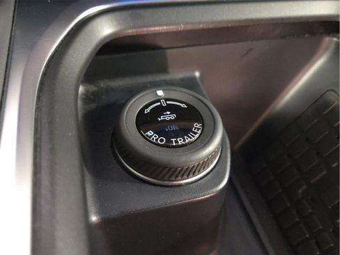 Used 2025 Ford Expedition Active image 25