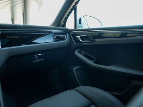 New 2026 Porsche Macan image 26