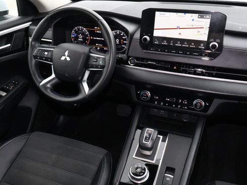 Used 2024 Mitsubishi Outlander SE image 6