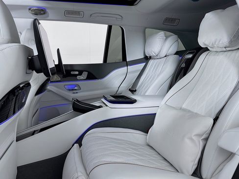 New 2026 Mercedes-Benz Maybach GLS 600 4MATIC image 8