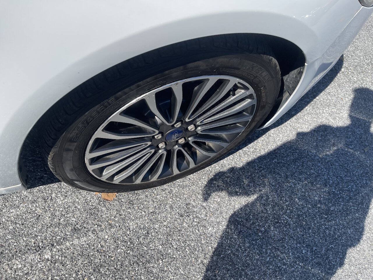 Used 2017 Ford Fusion SE w/ Fusion SE Technology Package AWD/4WD image 26