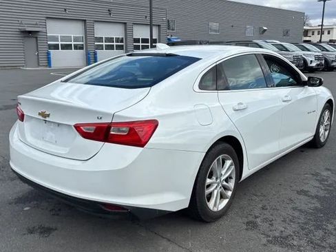 Used 2017 Chevrolet Malibu LT image 2