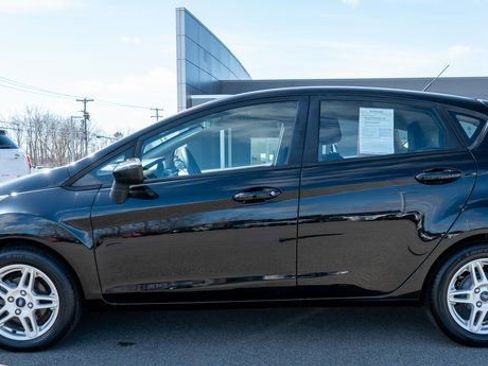 Used 2018 Ford Fiesta SE image 9