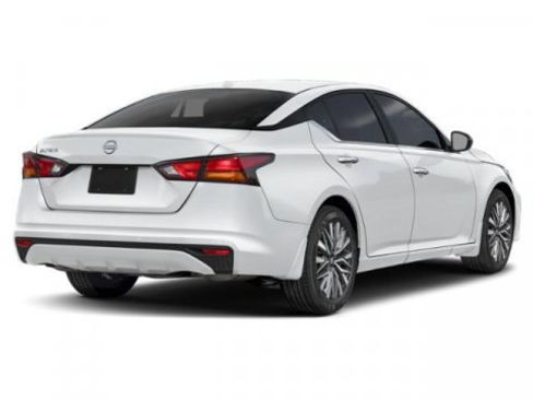 Used 2025 Nissan Altima 2.5 SV image 2