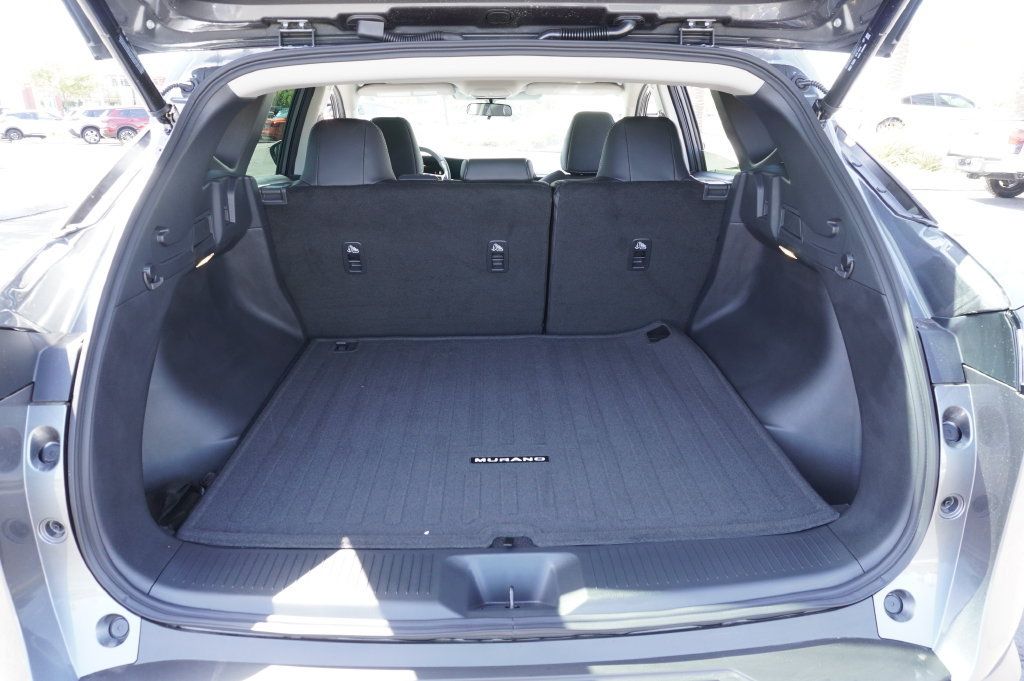 Certified 2025 Nissan Murano SV FWD image 8