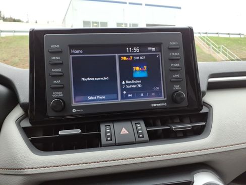 Used 2022 Toyota RAV4 XLE Premium image 29