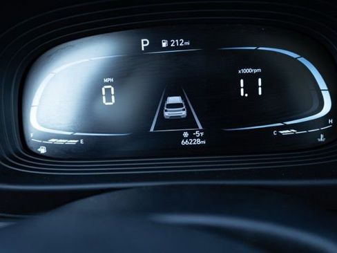 Used 2023 Hyundai Venue SEL image 21