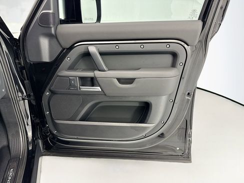 Used 2025 Land Rover Defender 130 X-Dynamic SE AWD/4WD image 24