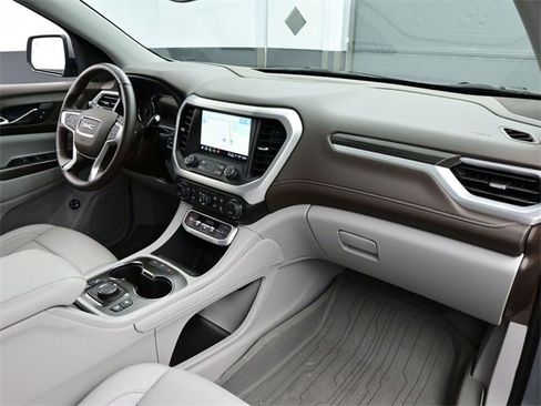 Used 2023 GMC Acadia SLT w/ Technology Package image 17