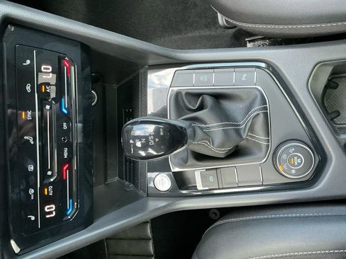 New 2025 Volkswagen Taos SE image 23