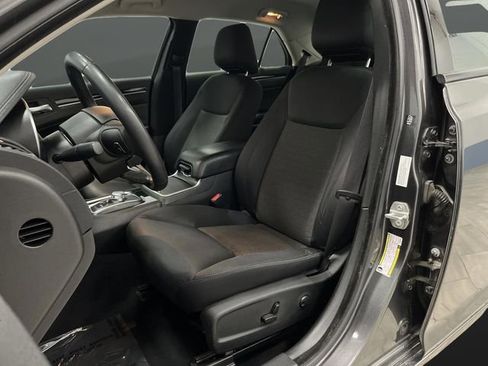 Used 2023 Chrysler 300 Touring w/ Sport Appearance Package image 4