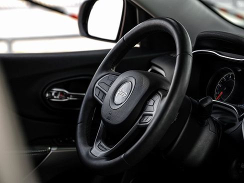 Used 2022 Jeep Cherokee Limited image 24