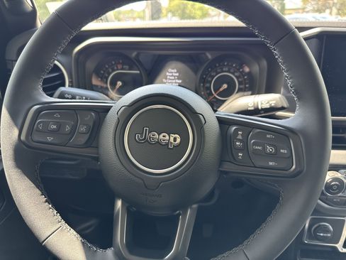 New 2025 Jeep Gladiator Sport w/ Premium Package image 15