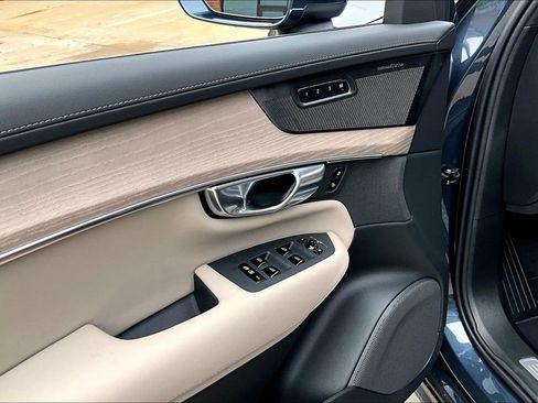 New 2026 Volvo XC90 T8 Ultra w/ Protection Package Premier AWD/4WD image 30