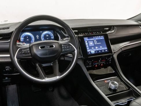 Used 2024 Jeep Grand Cherokee Altitude image 7