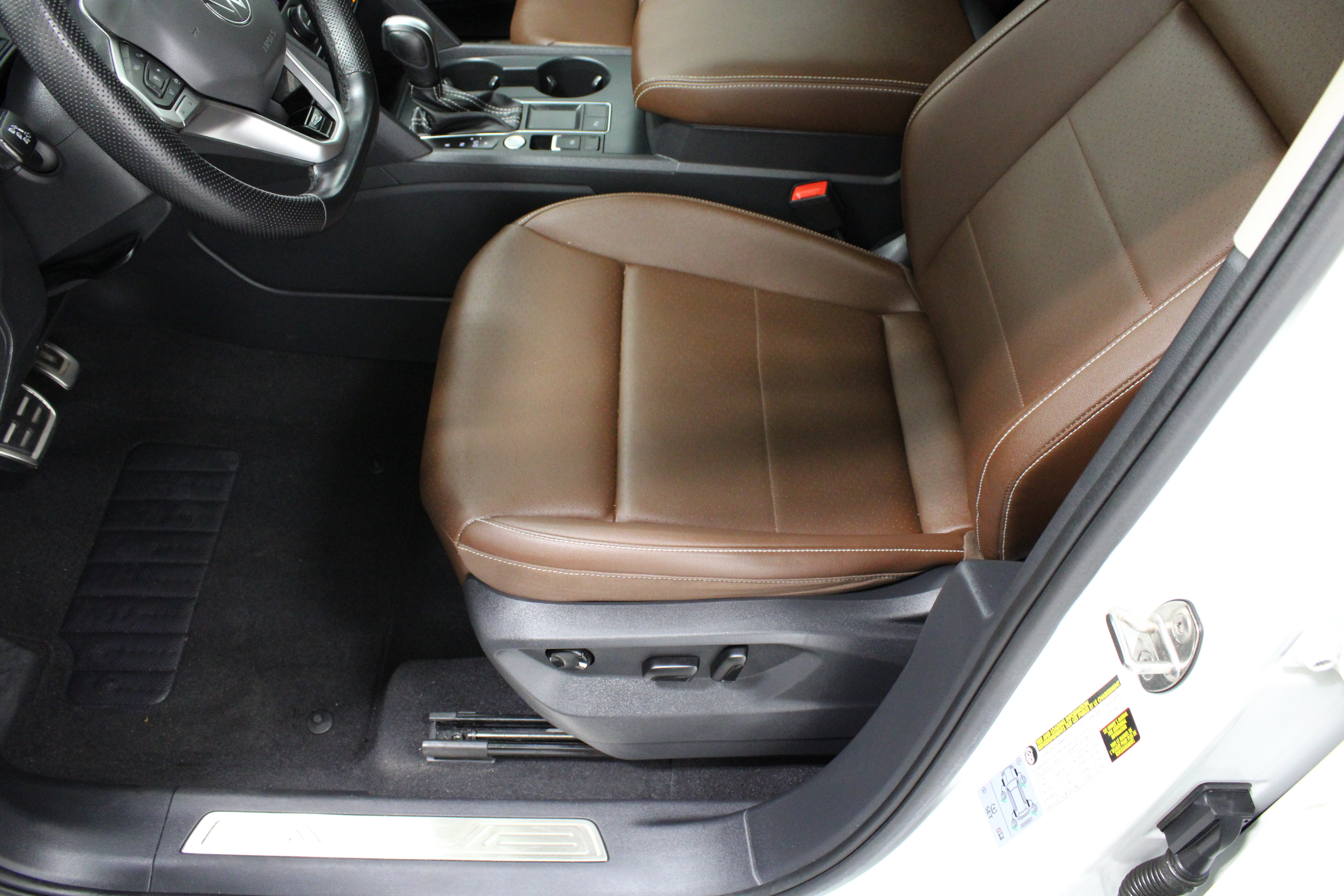 Used 2021 Volkswagen Atlas SE w/ Panoramic Sunroof Package FWD image 15