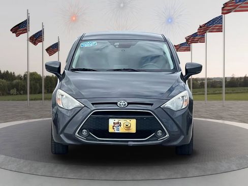 Used 2020 Toyota Yaris LE image 2