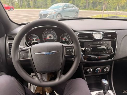 Used 2011 Chrysler 200 LX FWD image 2