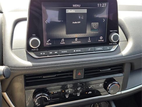 Used 2024 Nissan Rogue S FWD image 26