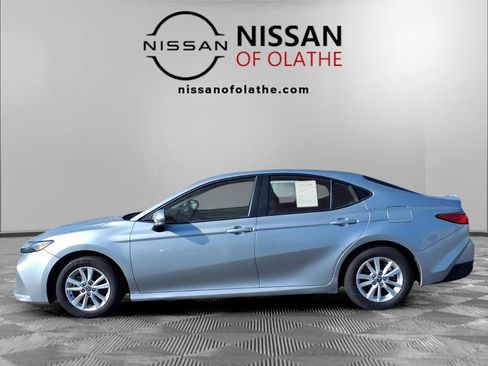 Used 2025 Toyota Camry LE image 18