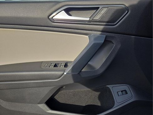 Used 2018 Volkswagen Tiguan SEL image 13