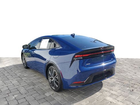 Used 2025 Toyota Prius XLE image 3