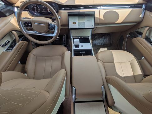 Used 2025 Land Rover Range Rover SV AWD/4WD image 12