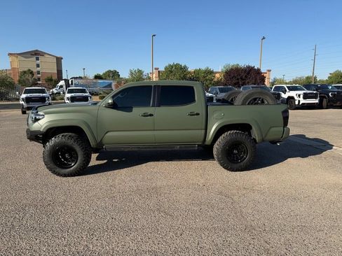 Used 2020 Toyota Tacoma Limited w/ Blackout Package AWD/4WD image 8