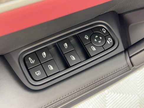 Used 2025 Porsche Cayenne Coupe AWD/4WD image 14