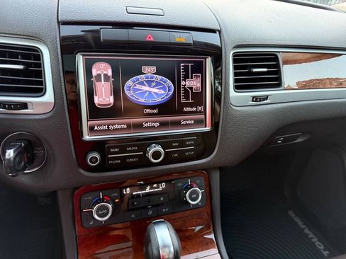 Used 2013 Volkswagen Touareg TDI AWD/4WD image 37