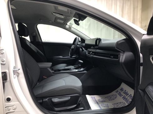 New 2025 Kia K4 LX image 12