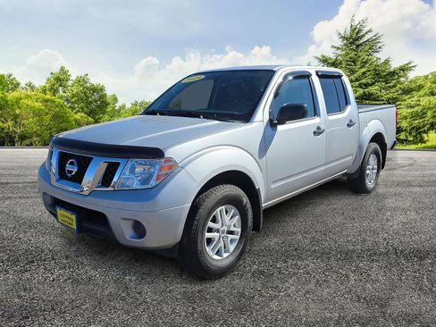 Used 2019 Nissan Frontier SV image 3