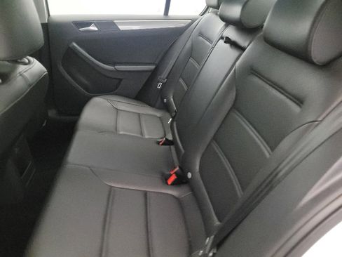 Used 2017 Volkswagen Jetta SE FWD image 18