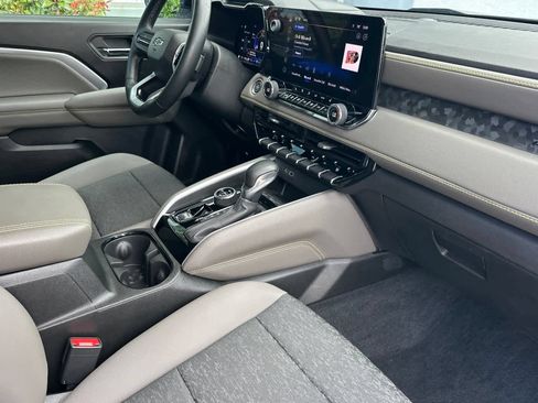Used 2024 Chevrolet Colorado ZR2 AWD/4WD image 15