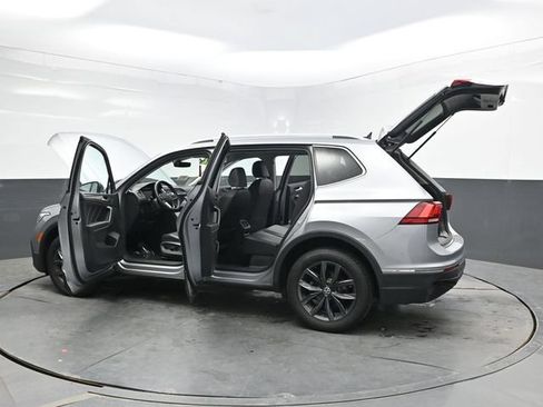 Used 2022 Volkswagen Tiguan SE FWD image 36