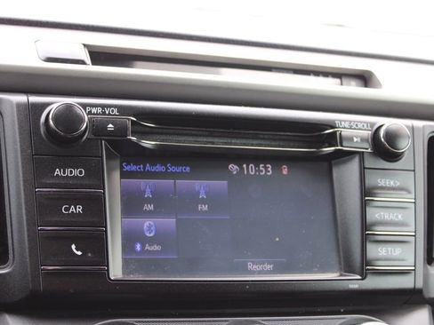 Used 2018 Toyota RAV4 LE image 32