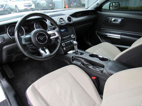 Used 2020 Ford Mustang Coupe RWD image 15