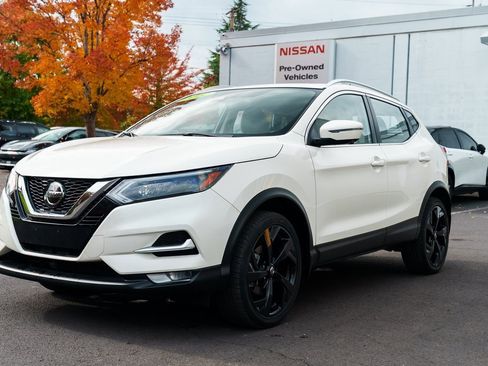 Used 2022 Nissan Rogue Sport SL w/ Premium Package image 3