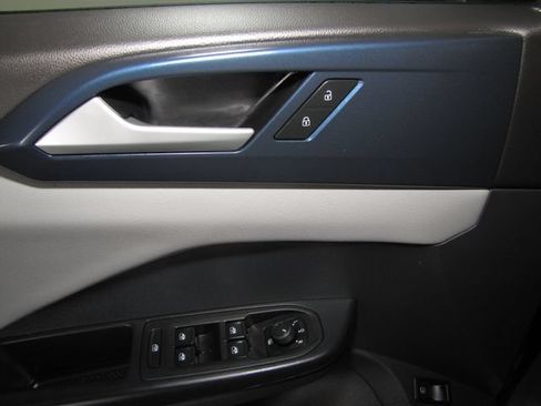 Used 2023 Volkswagen Taos SE w/ Panoramic Sunroof Package AWD/4WD image 12