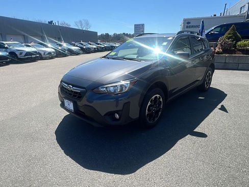 Used 2023 Subaru Crosstrek 2.0i Premium image 3