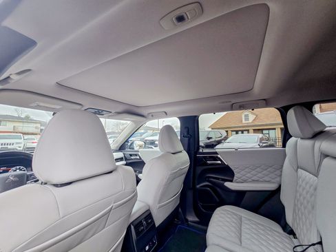 Used 2024 Mitsubishi Outlander SEL image 15